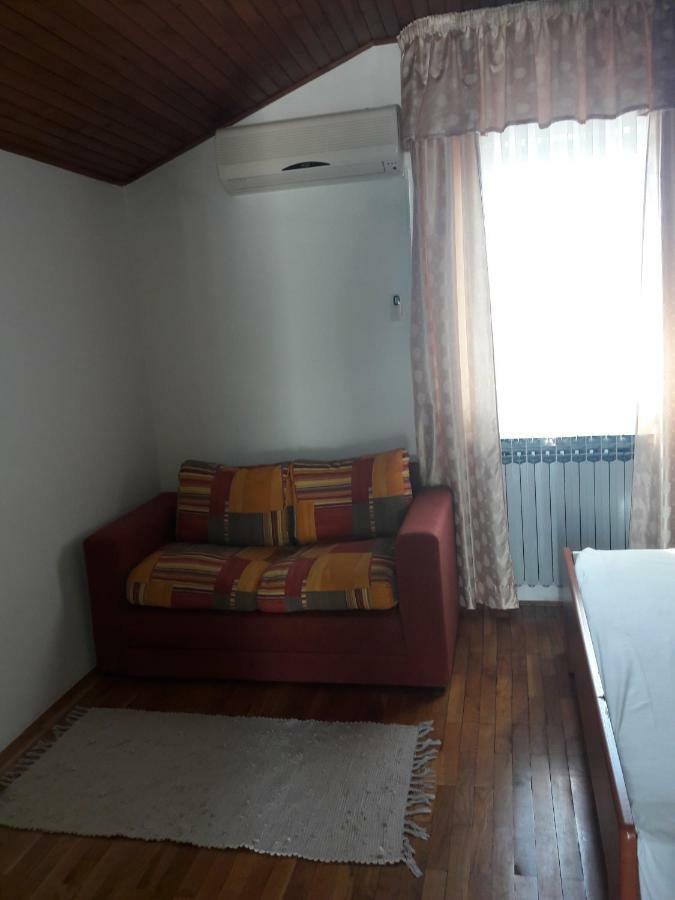 Small Apartment Merica Новаля Екстериор снимка