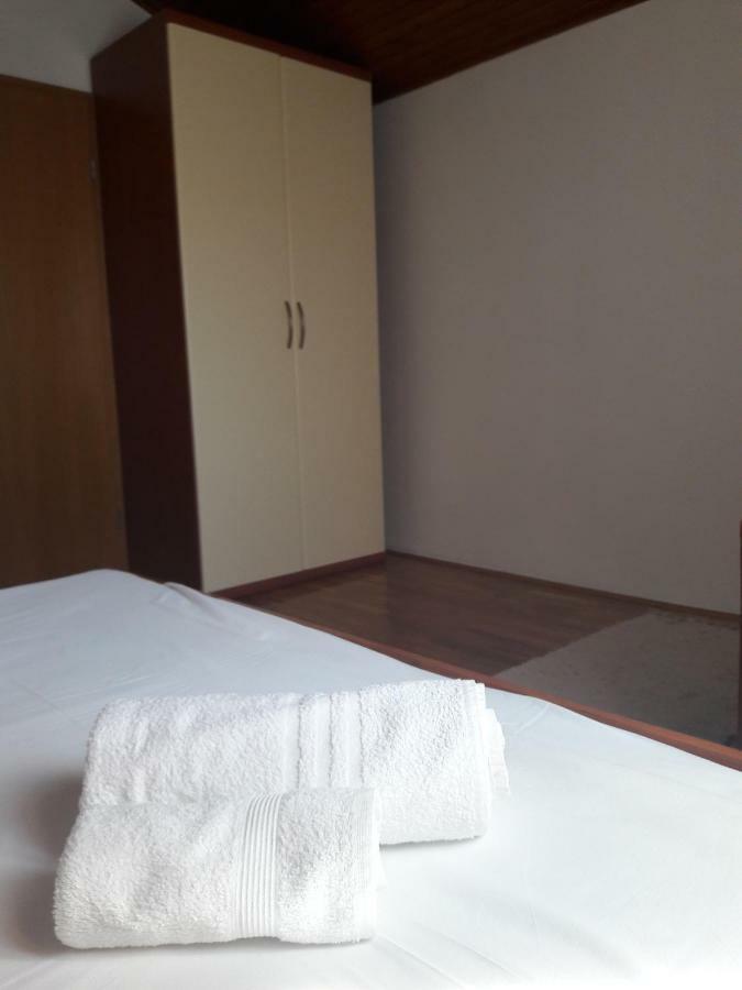 Small Apartment Merica Новаля Екстериор снимка