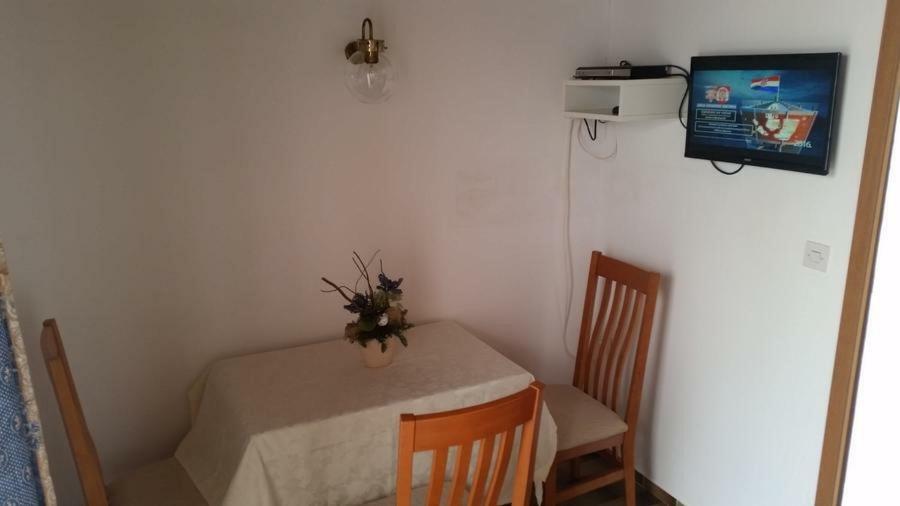 Small Apartment Merica Новаля Екстериор снимка