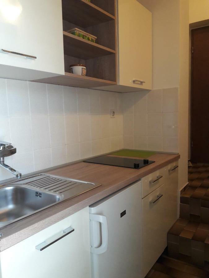Small Apartment Merica Новаля Екстериор снимка